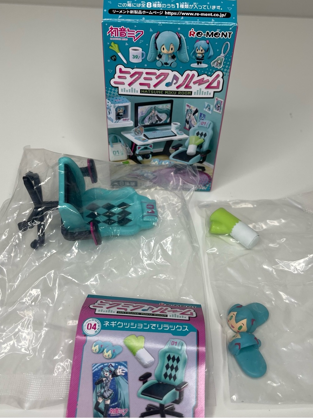 Re-Ment Hatsune Miku Room Miniature Set: Relaxing With Leek Cushion / Chair #4